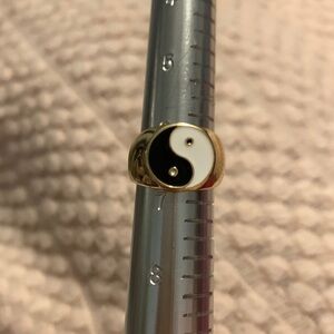 Black & white enamel yin & yang ring ☯️ gold tone hardware!